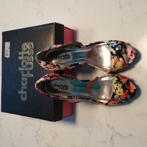 Shoes - Picture 4 of 5